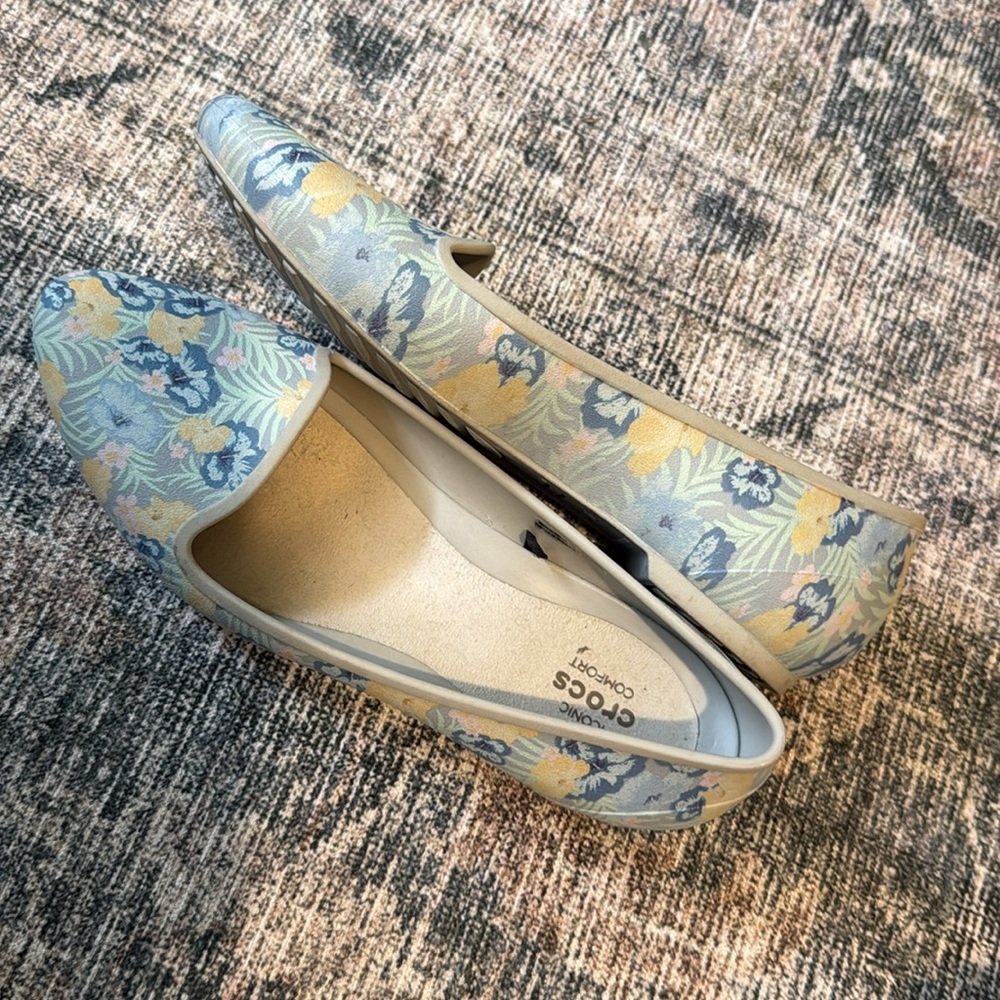 Crocs Eve Graphic Floral Flat size 6 - Picture 4 of 5